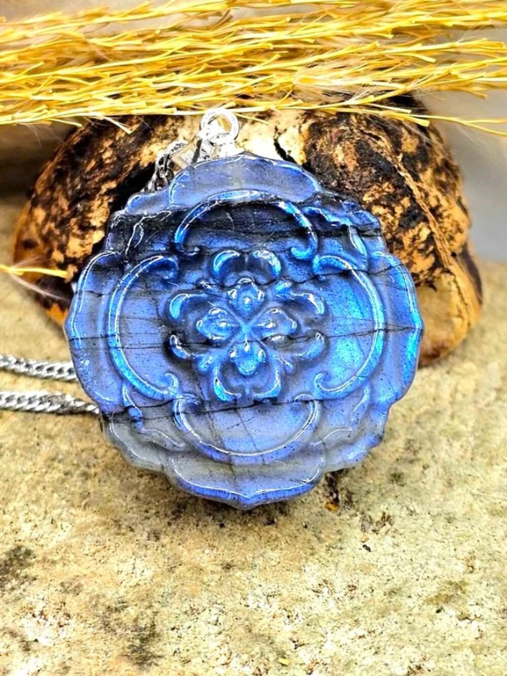 Nature Labradorite Carved Floral Pendant Necklace